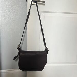 Elegant Coach Brown Leather Shoulder Bag